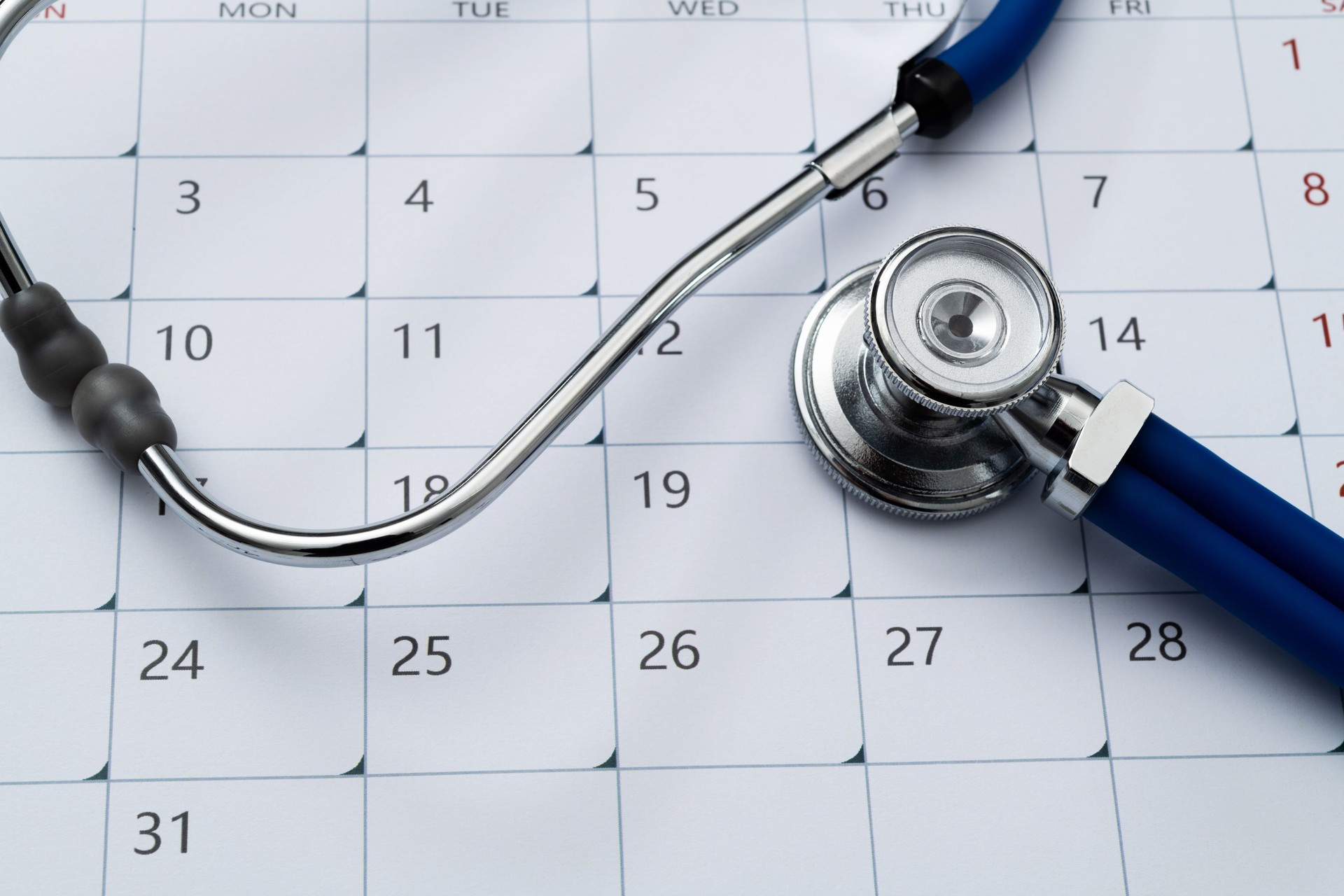 Stethoscope and pen on a calendar